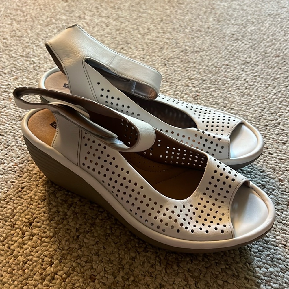 Clark’s white leather wedge 7M